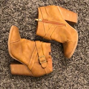 Cognac heeled bootie